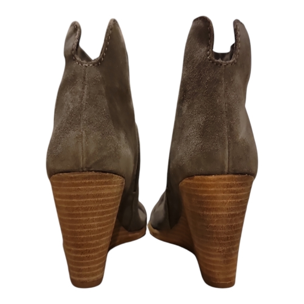 NEW DIBA Bailey Suede Bootie Size 9 - Picture 3 of 5